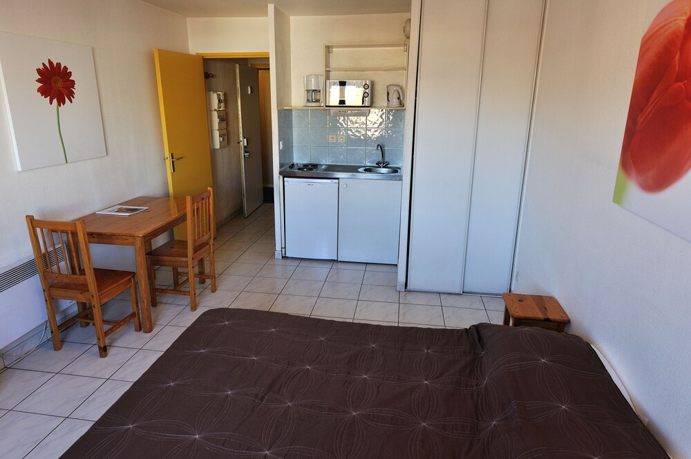 Studio 4 - Living Area