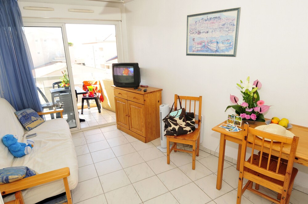Studio 4 - Living Room