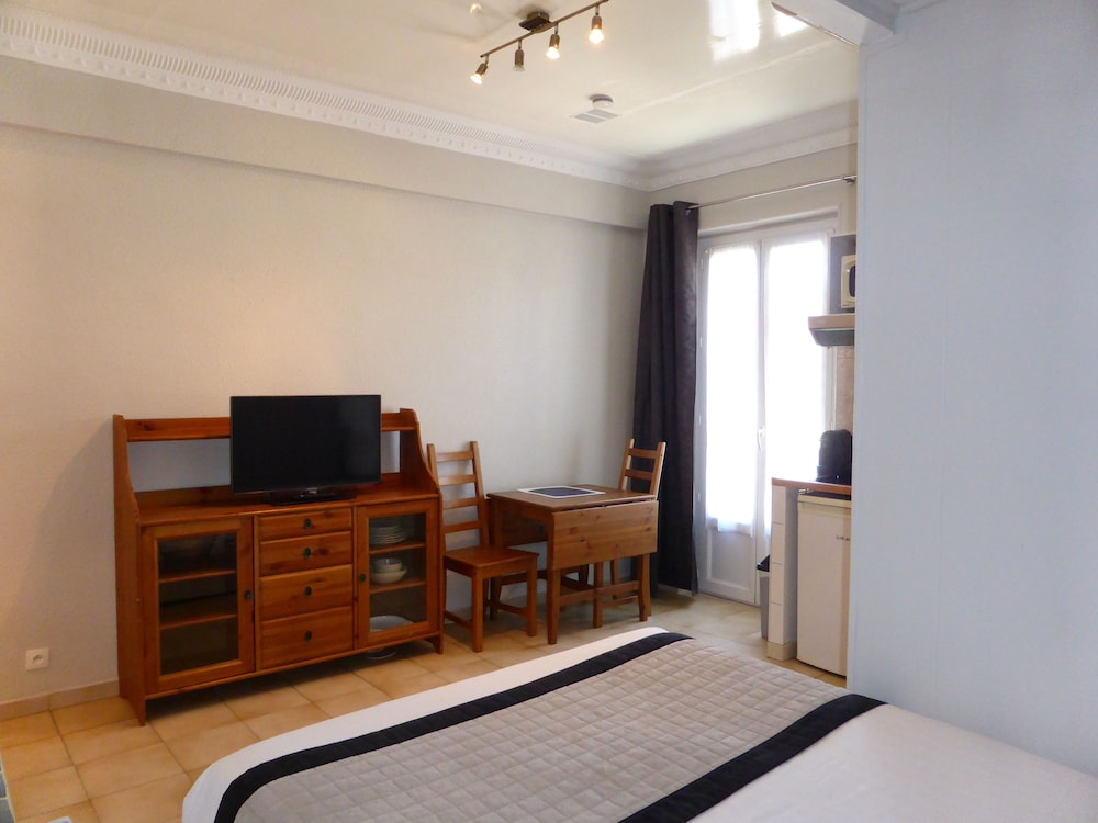 Double Standard Studio - Guestroom