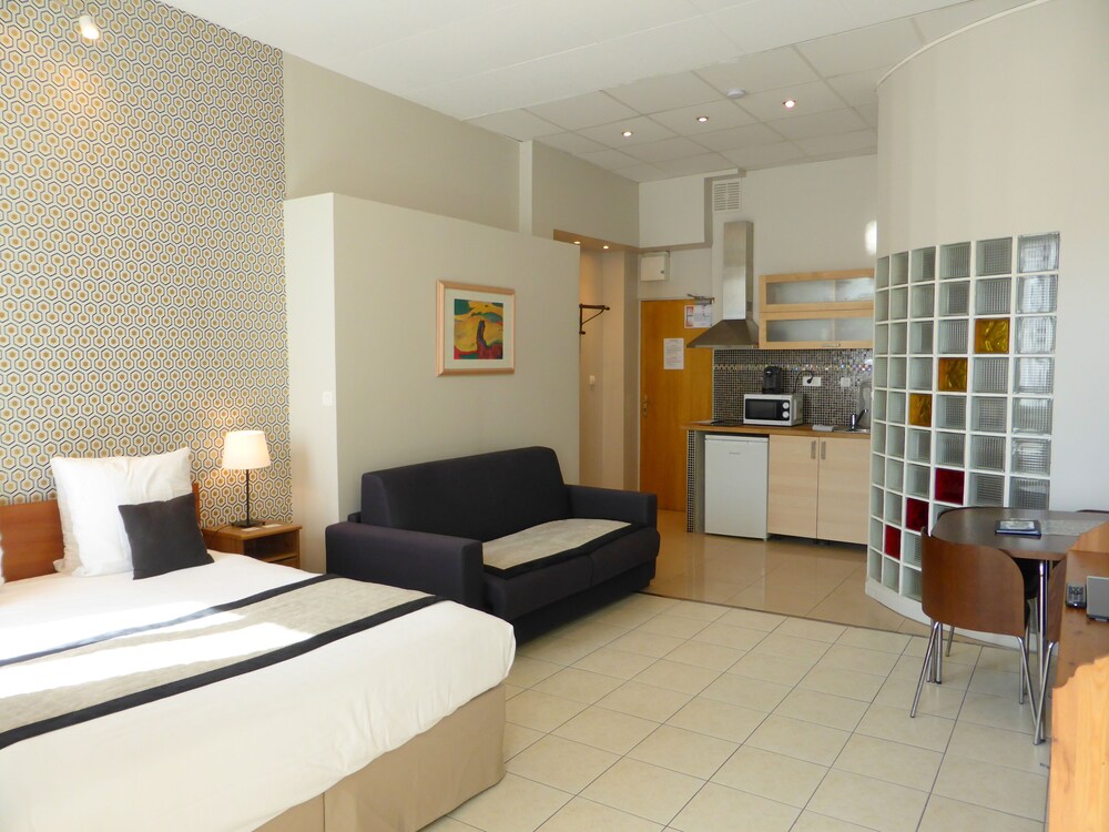 Junior Suite Studio - Featured Image