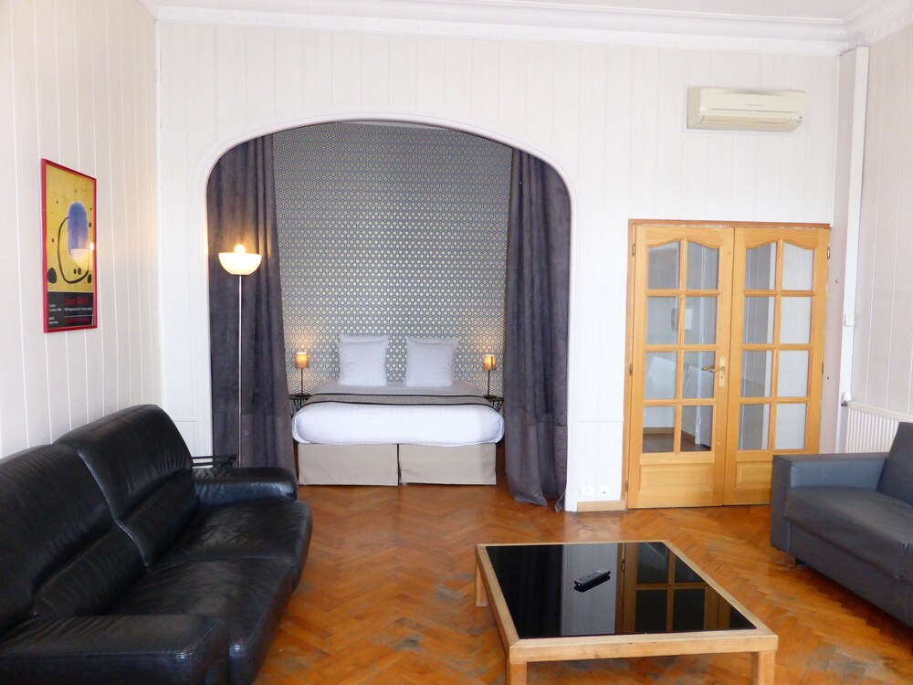 1 bedroom Suite Apartment - Living Area