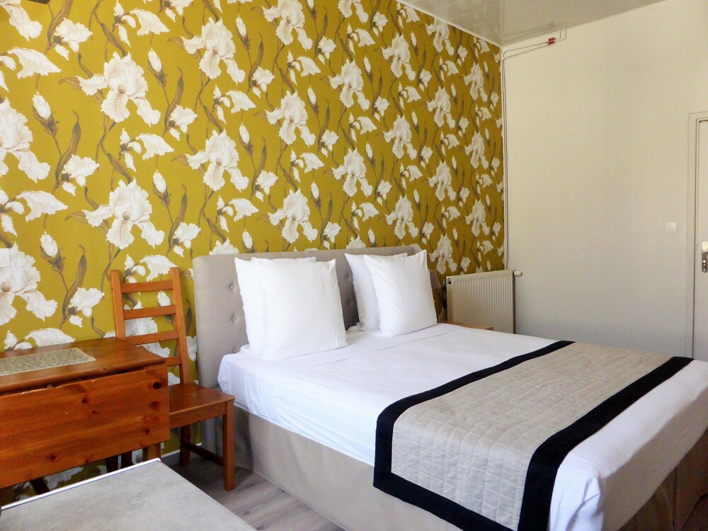 Double Standard Studio - Guestroom