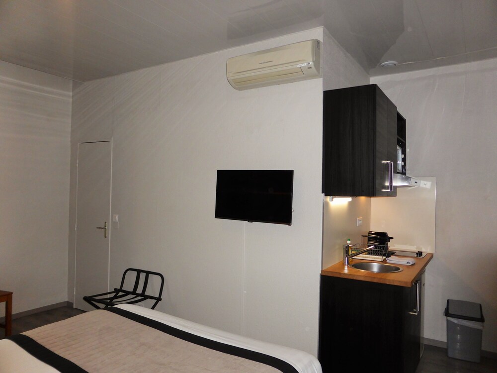 Double Standard Studio - Guestroom