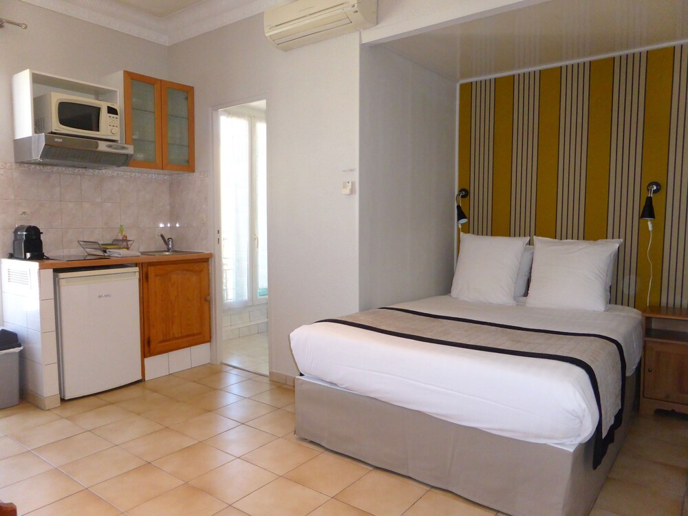 Double Standard Studio - Guestroom