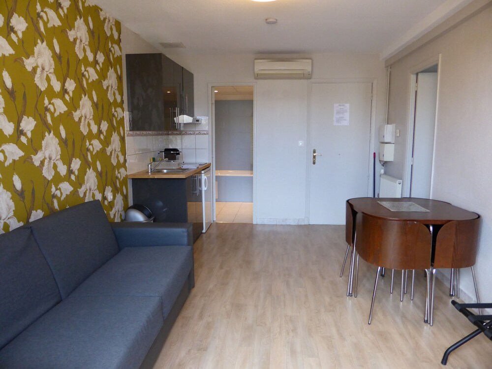 1 bedroom Suite Apartment - Living Room
