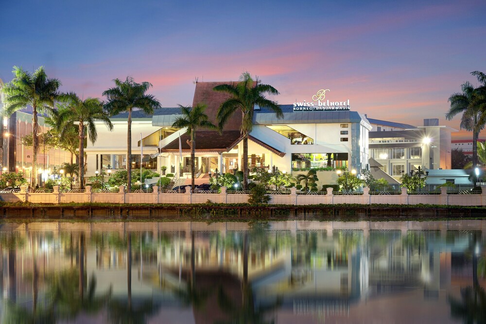 Hotel Front - Evening/Night