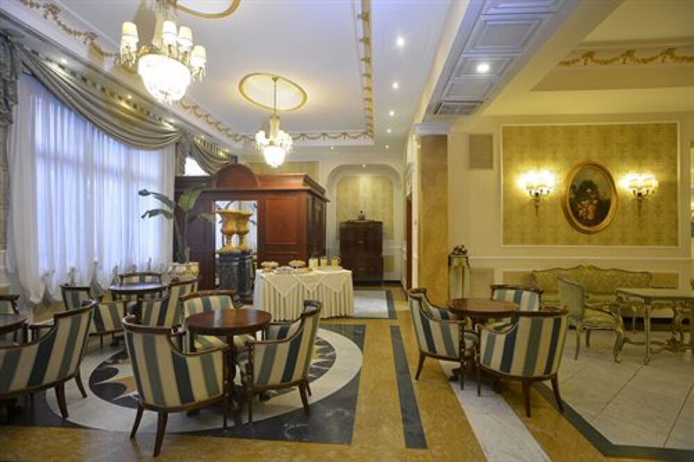 Hotel Lounge