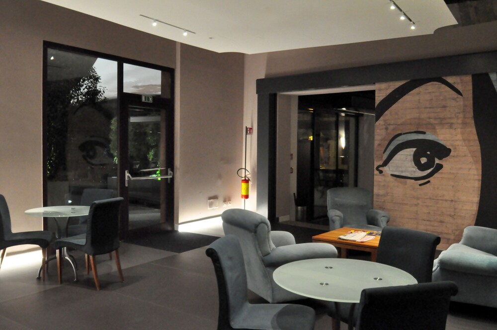Hotel Lounge