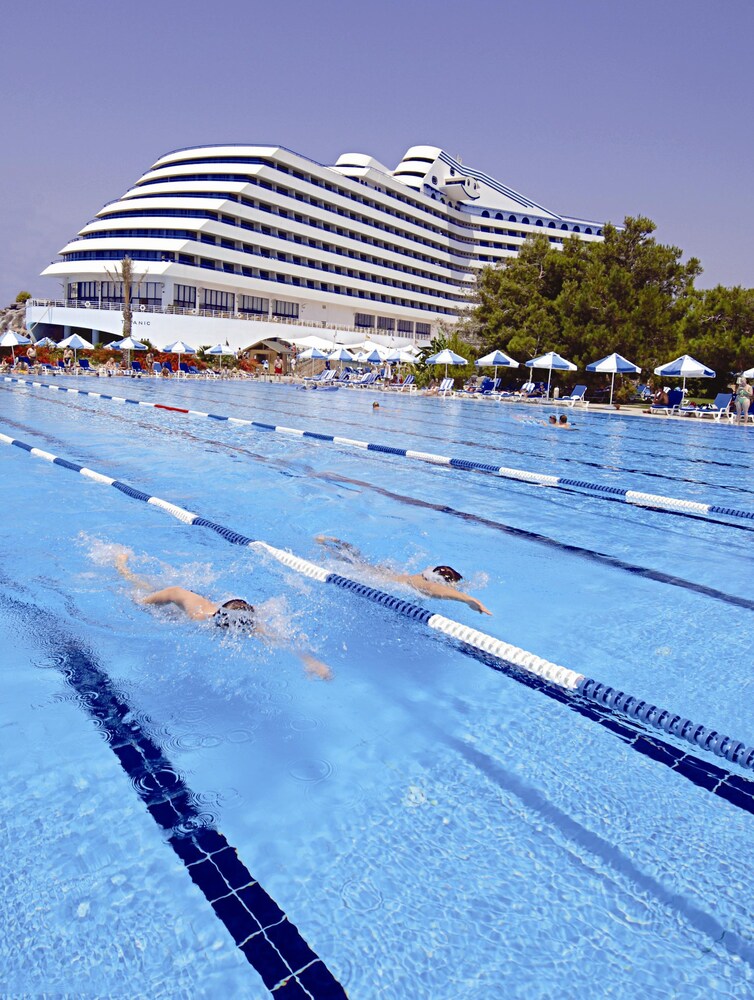 Schwimmbecken