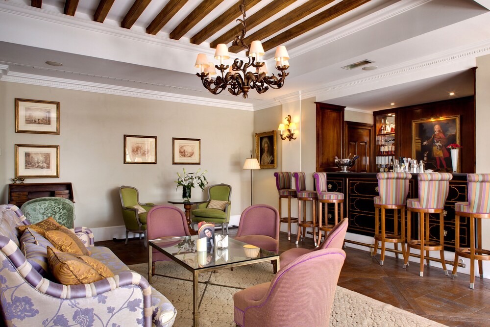 Hotel Lounge