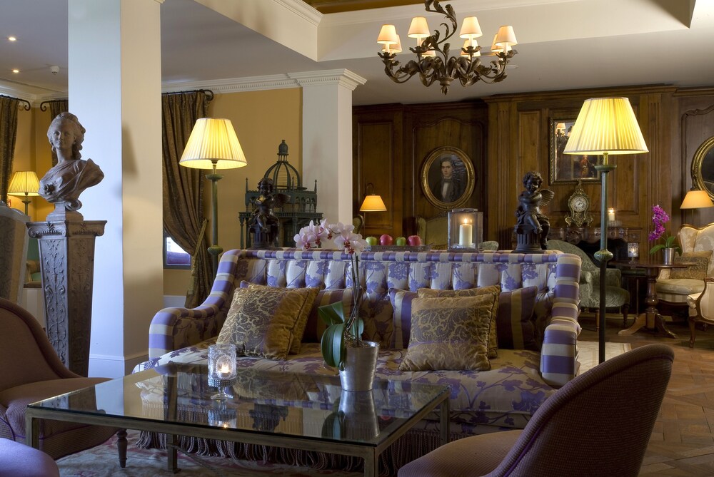 Hotel Lounge