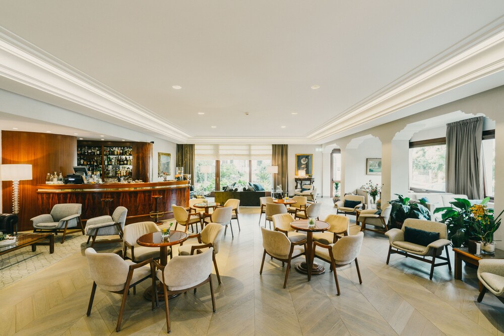 Hotel Lounge