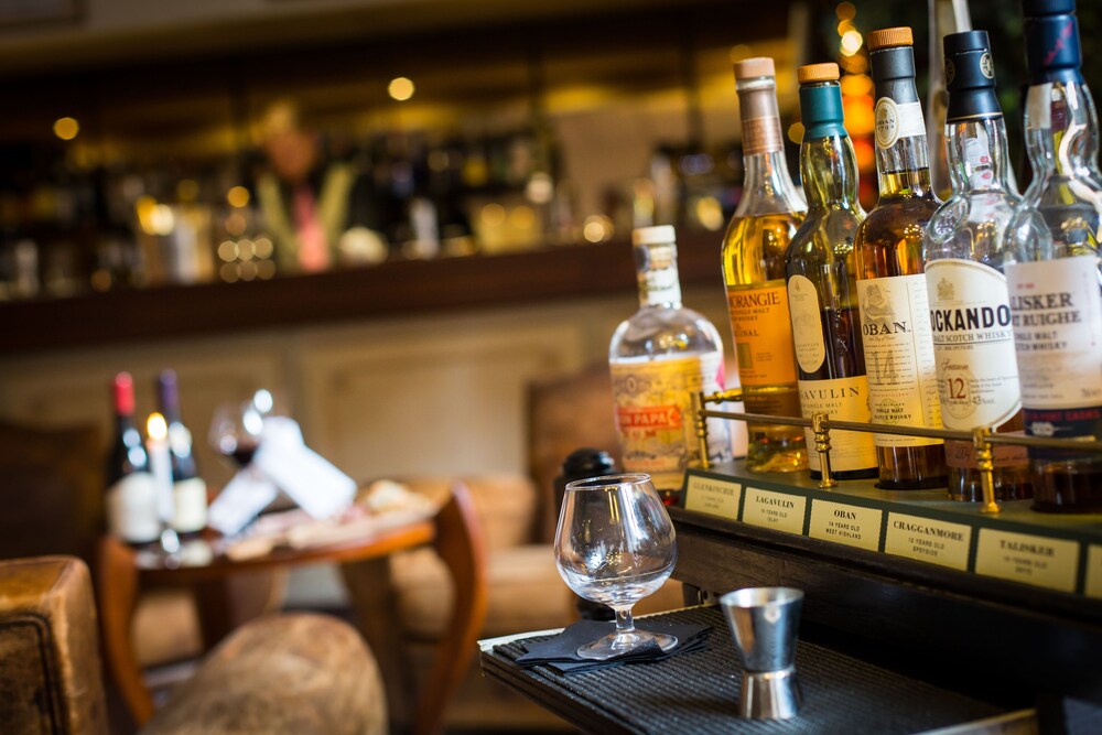 Hotel Bar
