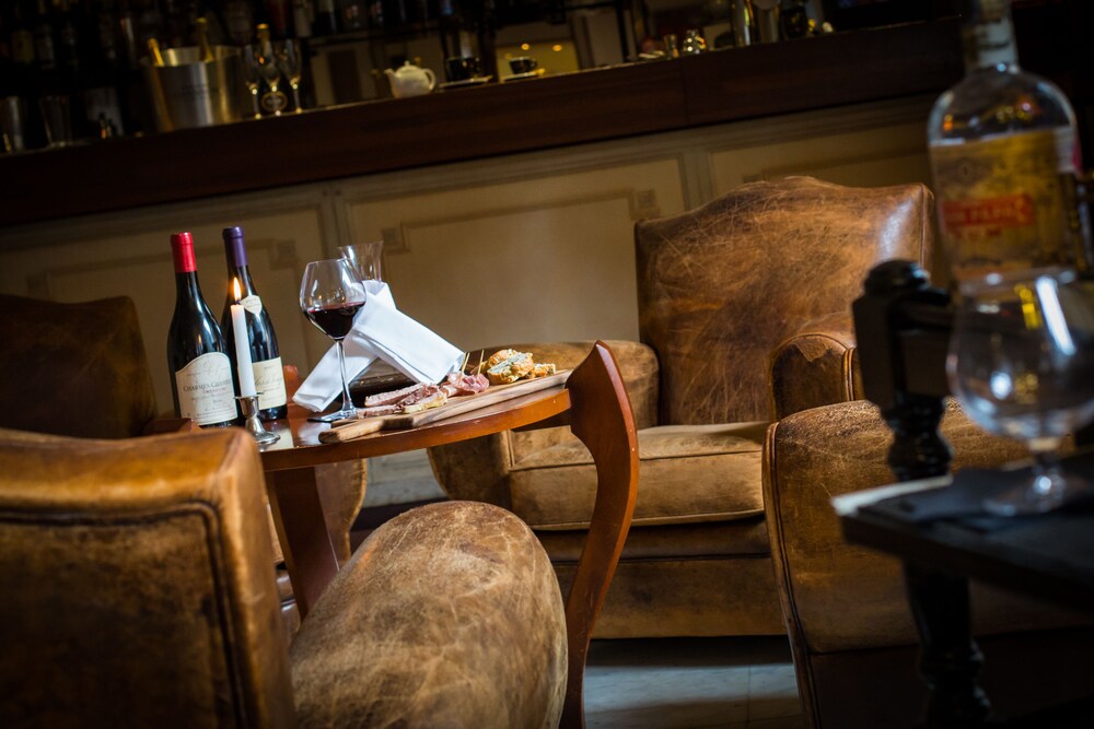 Hotel Bar