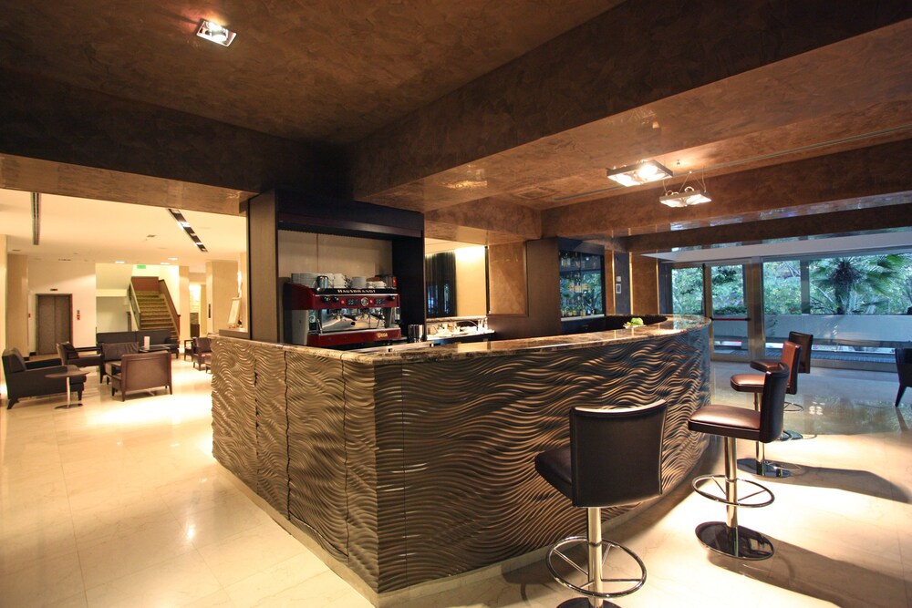 Hotel Bar