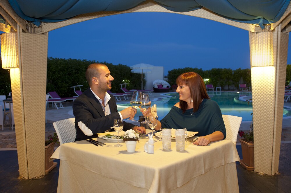 Couples Dining