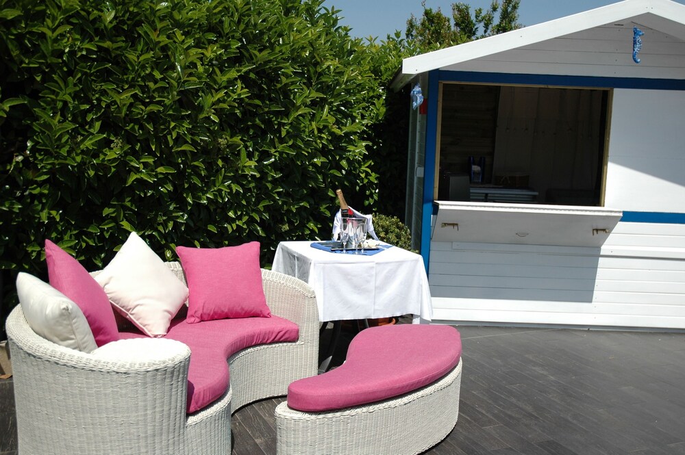 Poolside Bar