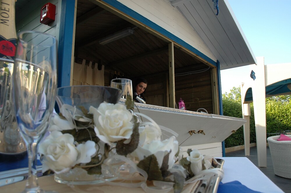 Poolside Bar