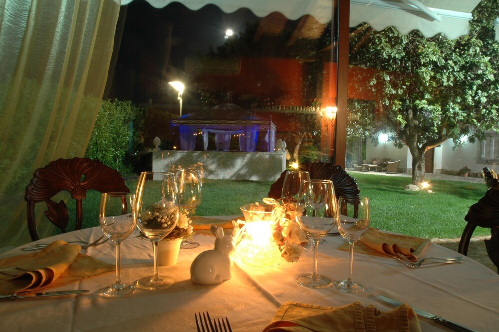 Couples Dining