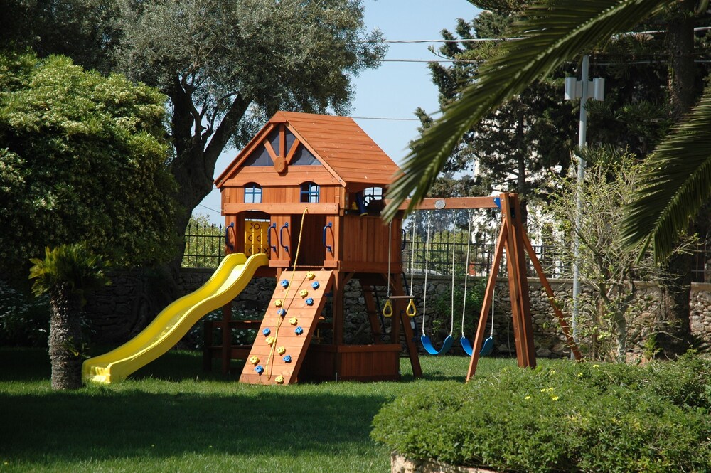 Childrens Play Area - Outdoor