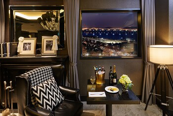Executive Lounge
