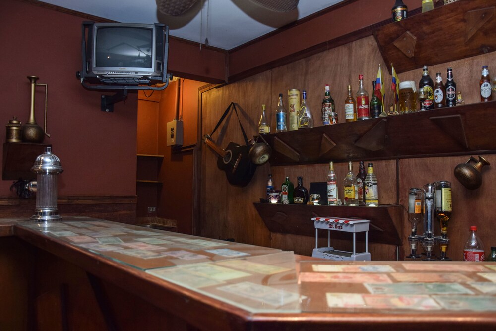Hotel Bar