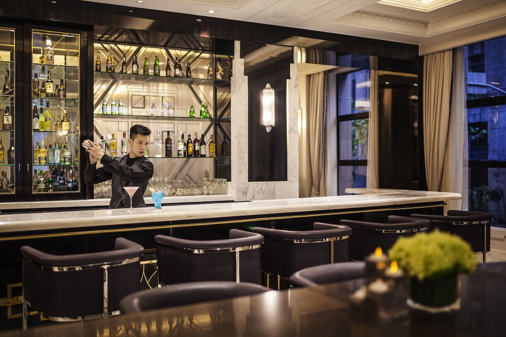 Hotel Bar