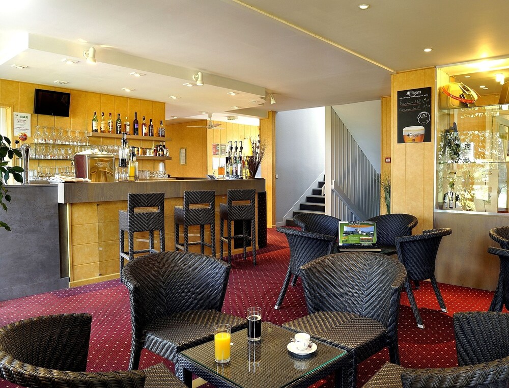 Hotel Lounge
