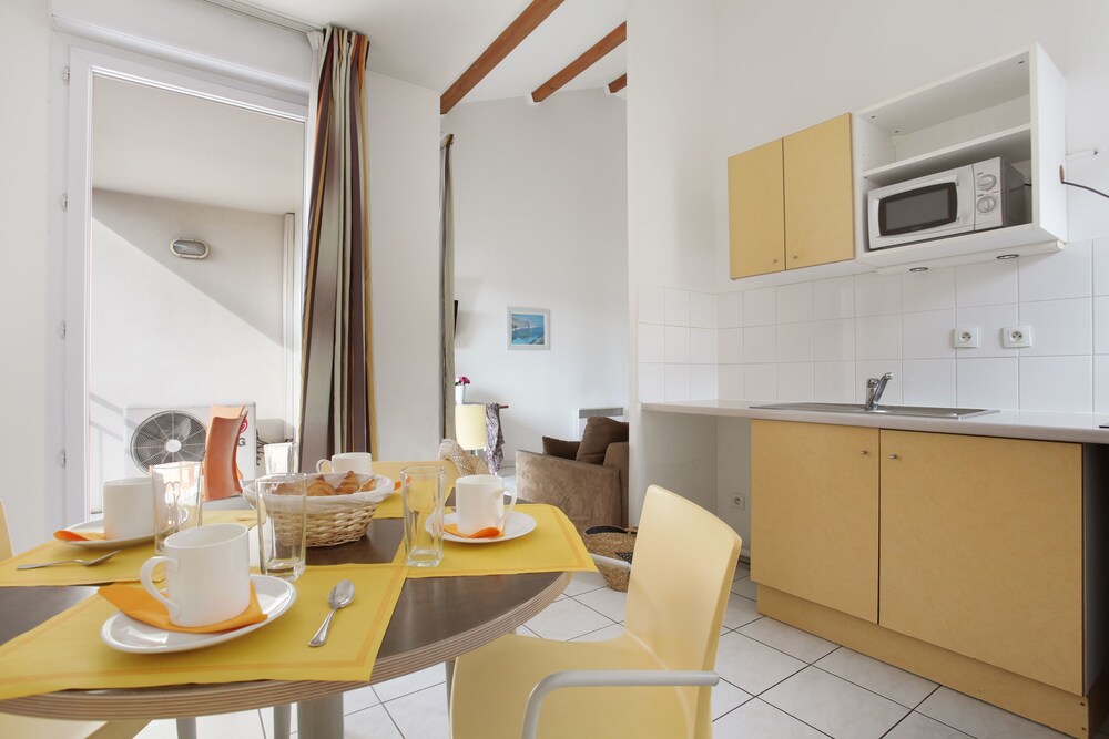 Suite, 2 Bedrooms - In-Room Dining