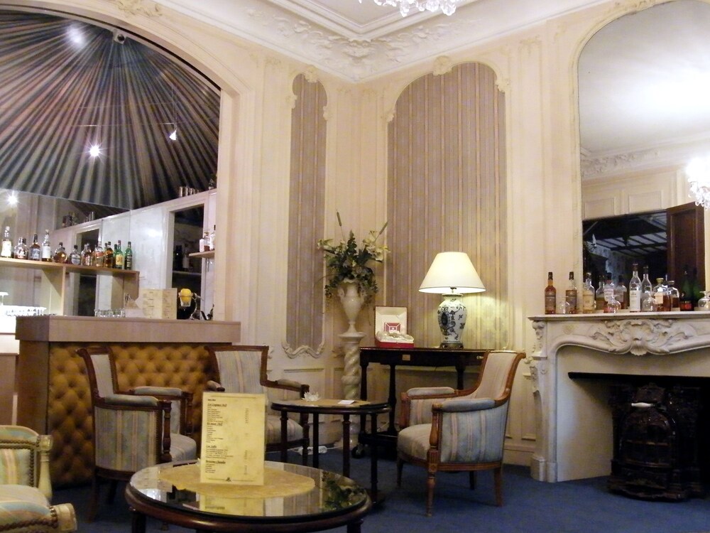 Hotel Bar