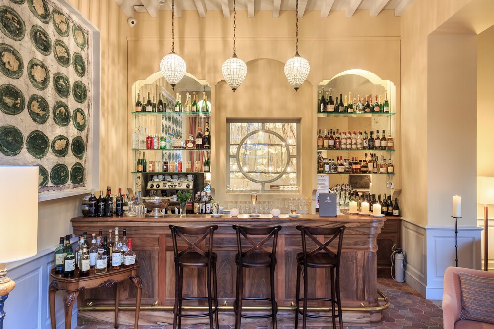 Hotel Bar