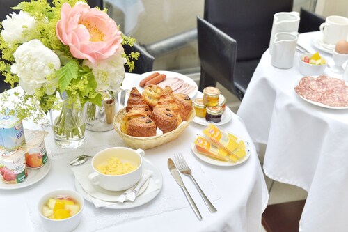 Hôtel Suites Unic Renoir Saint Germain