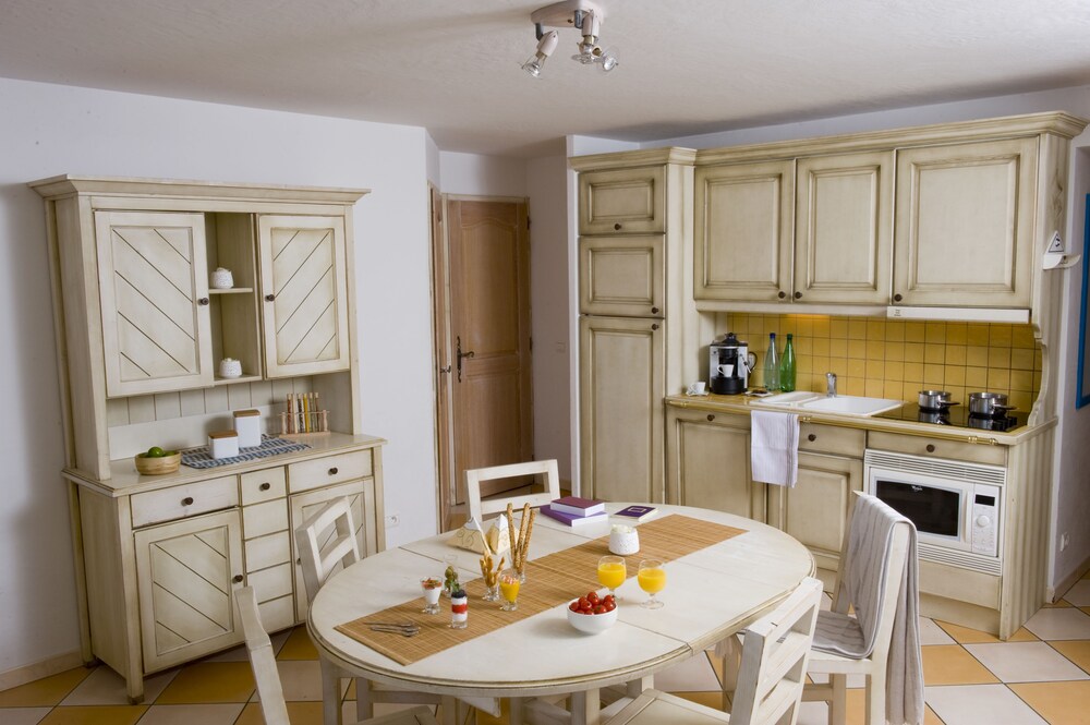 Standard Duplex (for 7) - In-Room Dining