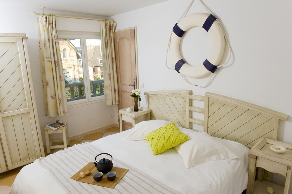 Standard Duplex (for 7) - Guestroom