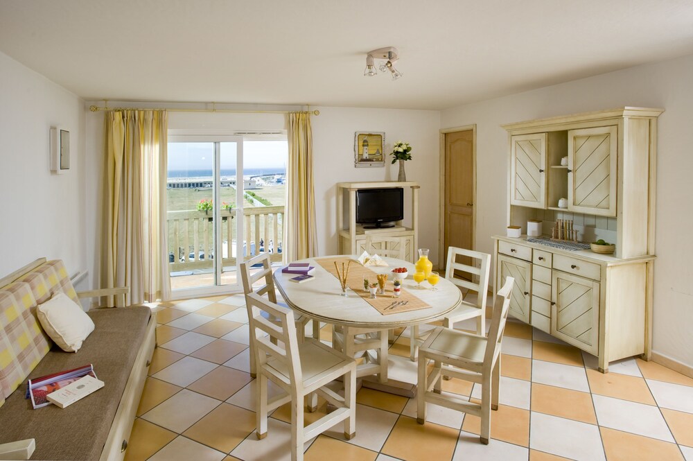 Standard Duplex (for 7) - Living Area