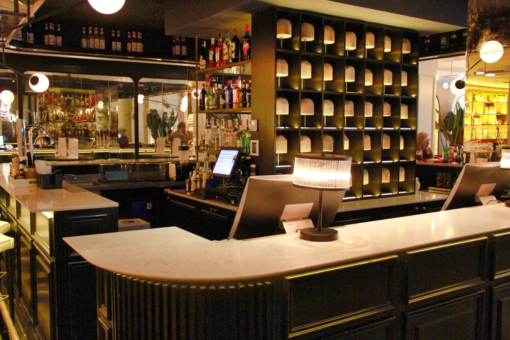Hotel Bar