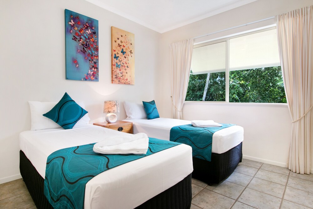 Standard Apartment, 3 Bedrooms, Beachfront - Guestroom