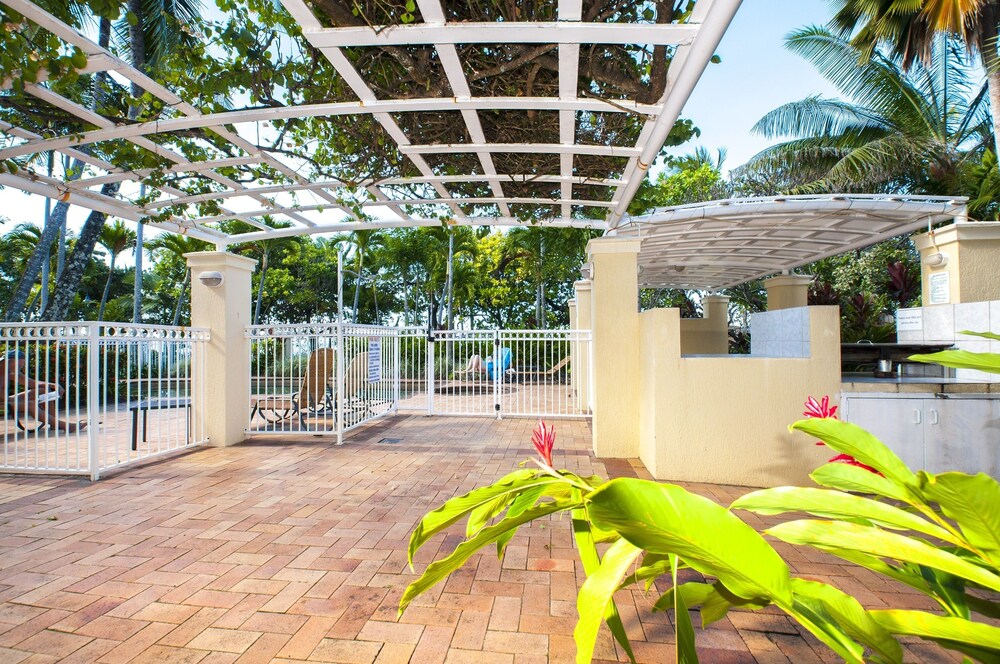 Standard Apartment, 1 Bedroom, Beachfront - Guestroom