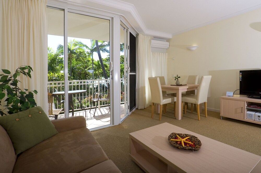 Standard Apartment, 1 Bedroom, Beachfront - Guestroom