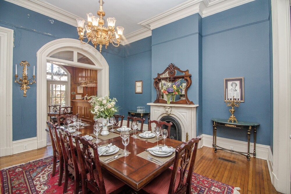 Family Dining