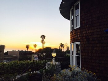 Hotel Front - Evening/Night