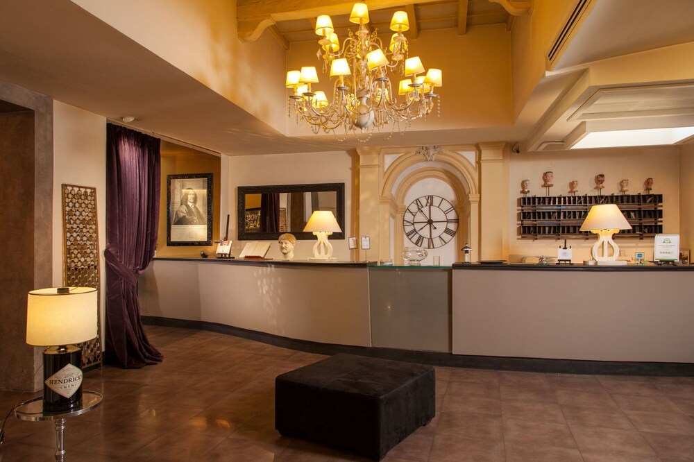 Concierge Desk