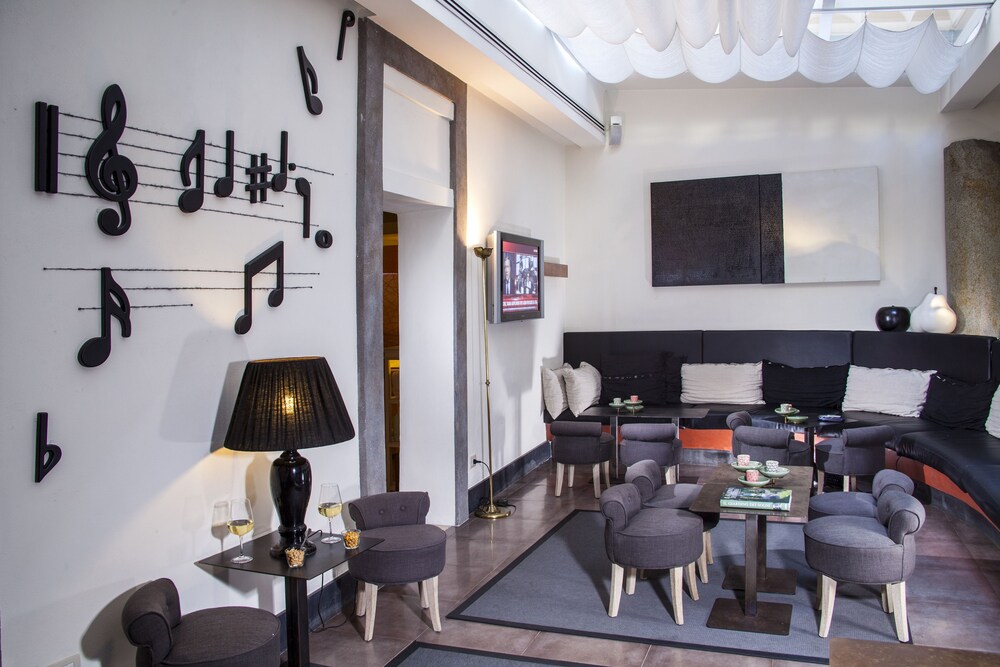 Hotel Bar