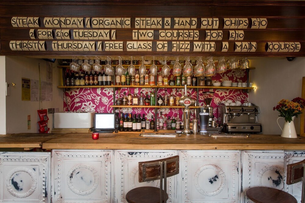 Hotel Bar