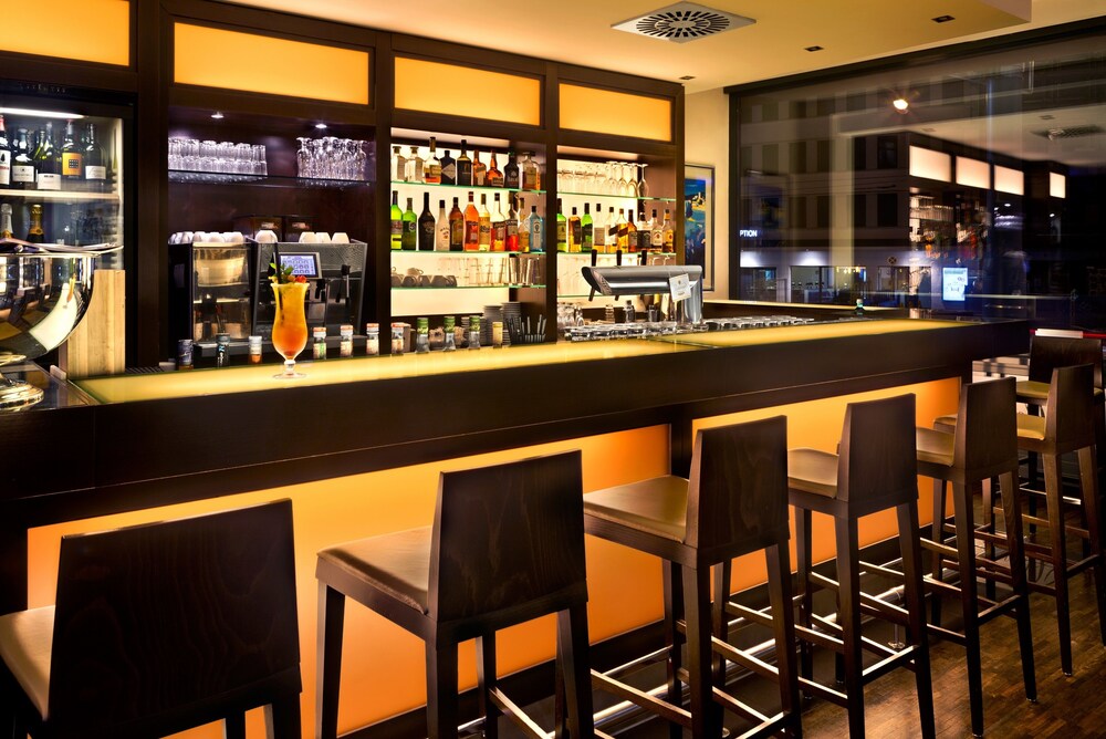 Hotel Bar