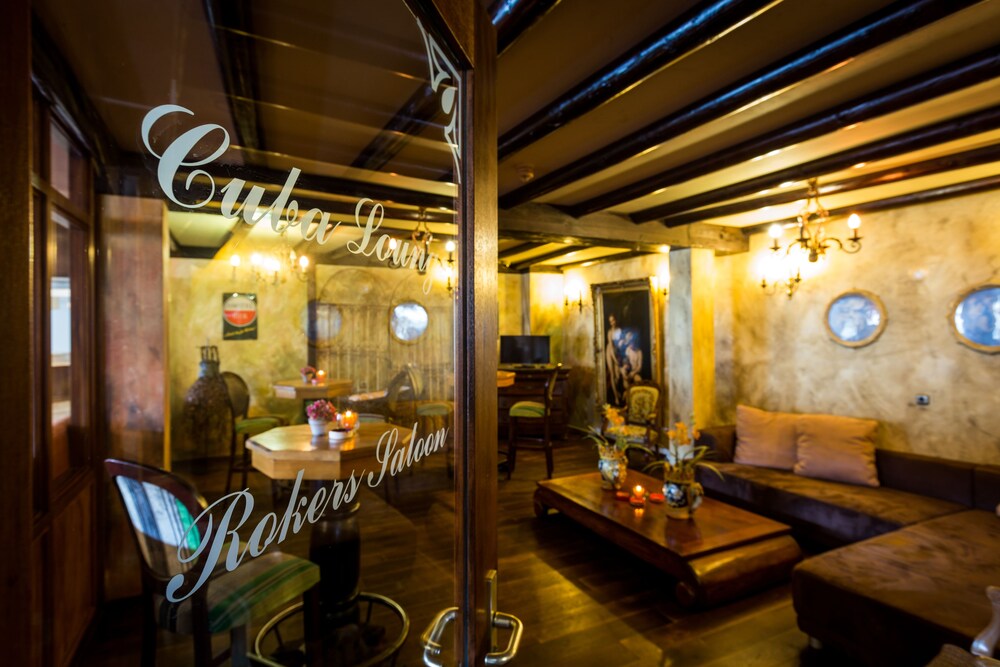 Hotel Bar