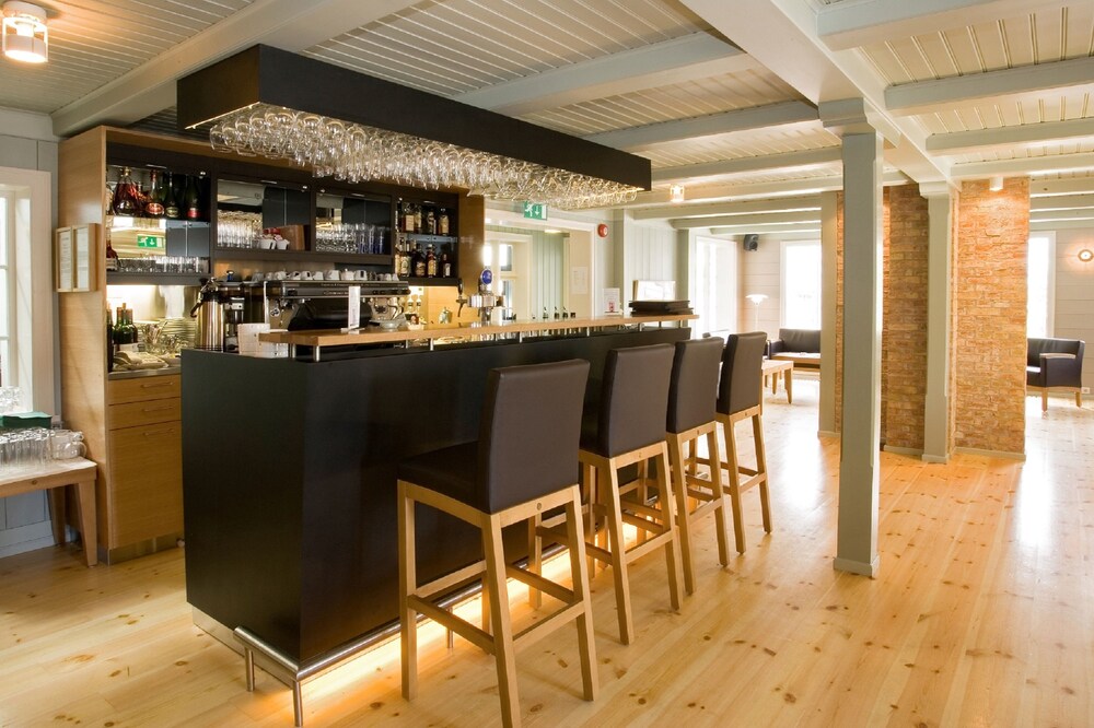 Hotel Bar