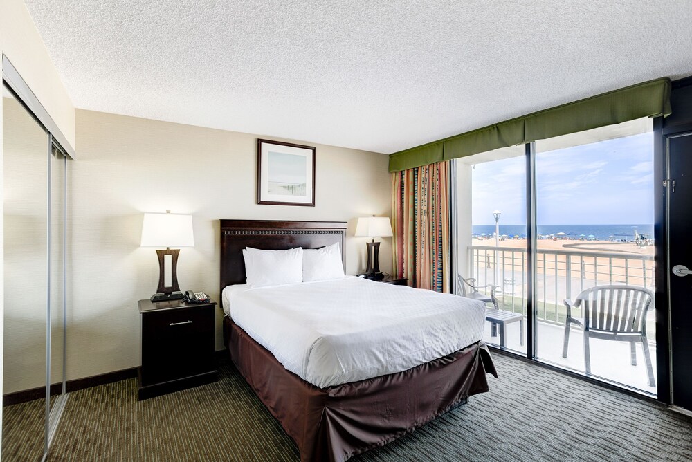 1 Bedroom Oceanfront - Guestroom