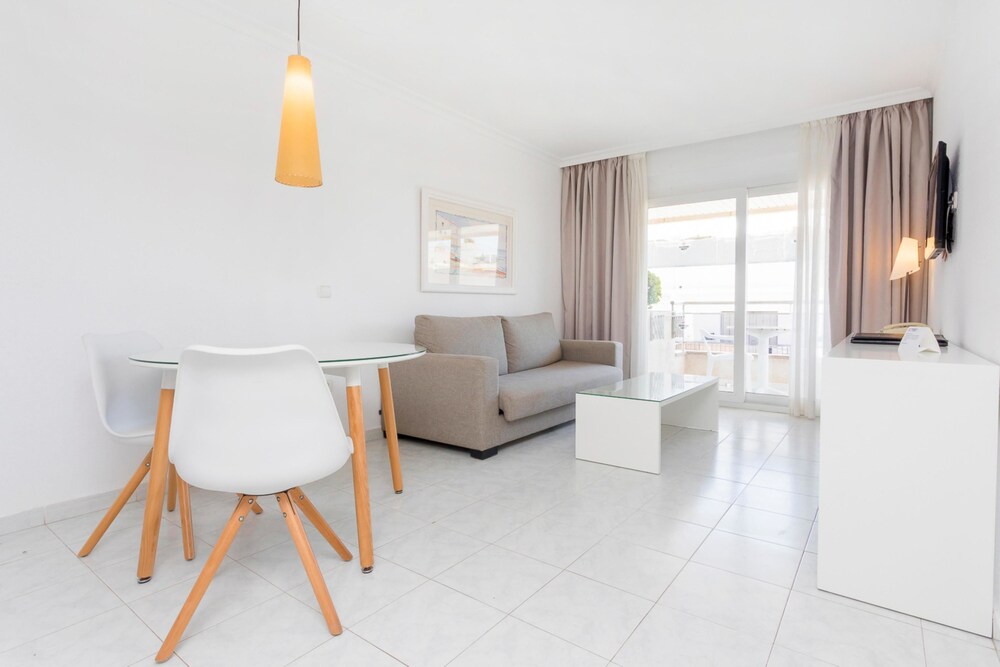 Superior Apartment - Living Room