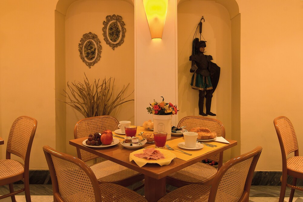 Hotel Lounge